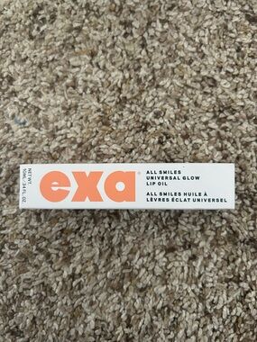 Exa All Smiles Universal Glow Lip Oil in Dreamer